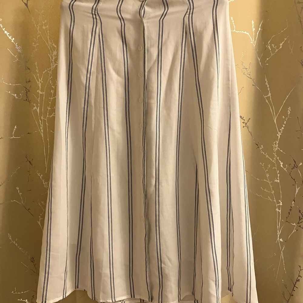 A line black and white button down skirt